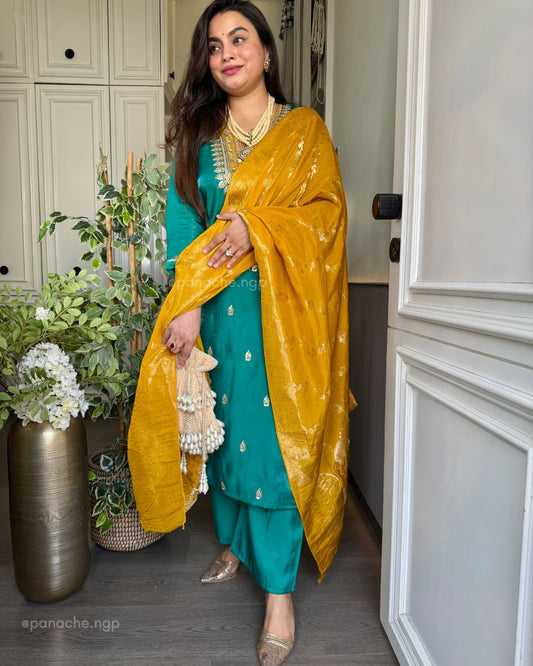 Heavy budget partywear set