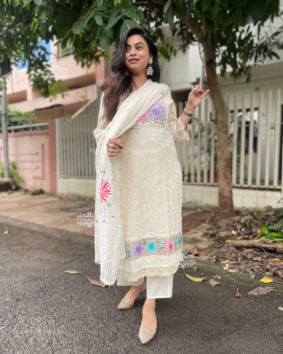 Hakuba embroidered and handpainted set