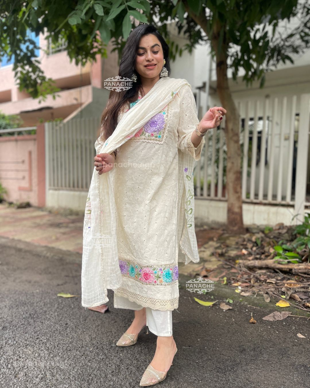 Hakuba embroidered and handpainted set