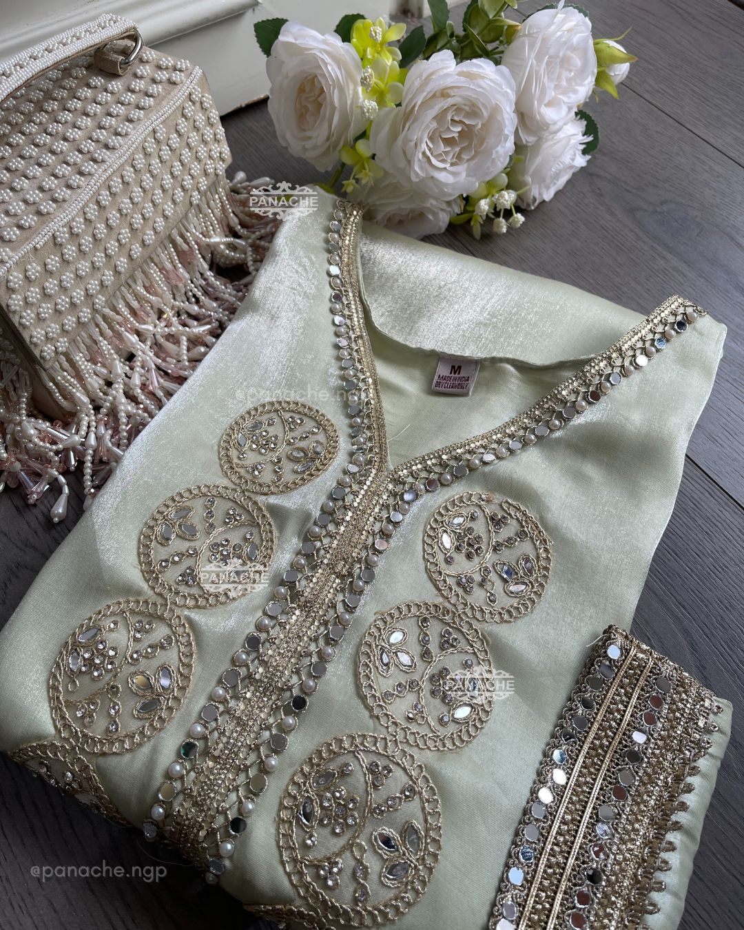 Pista embroidered set