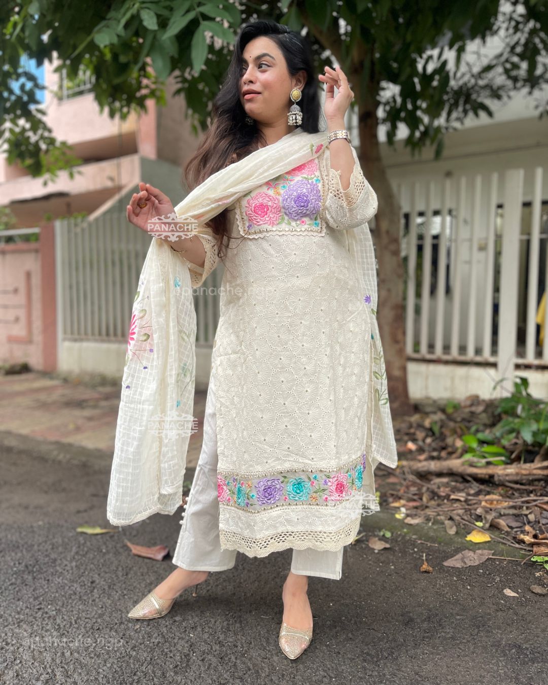 Hakuba embroidered and handpainted set