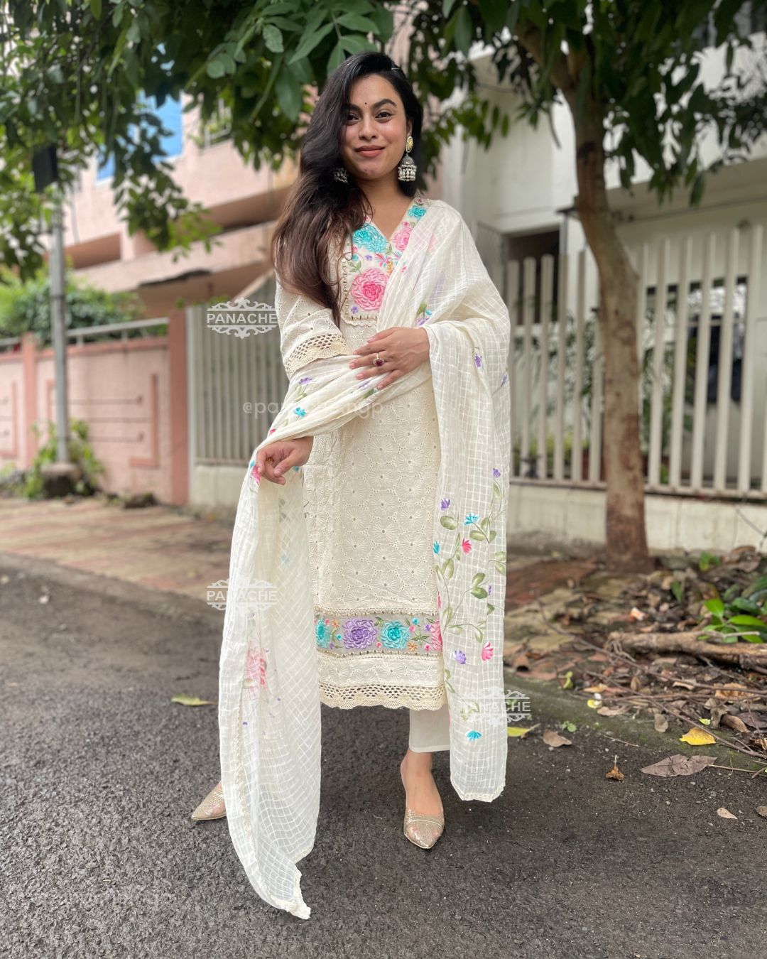 Hakuba embroidered and handpainted set