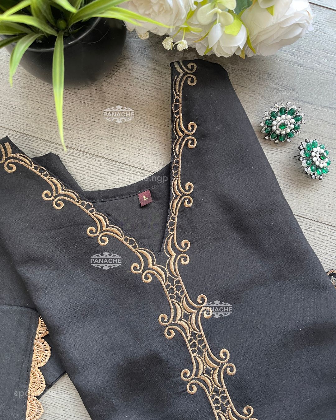 Monochrome twist suit set