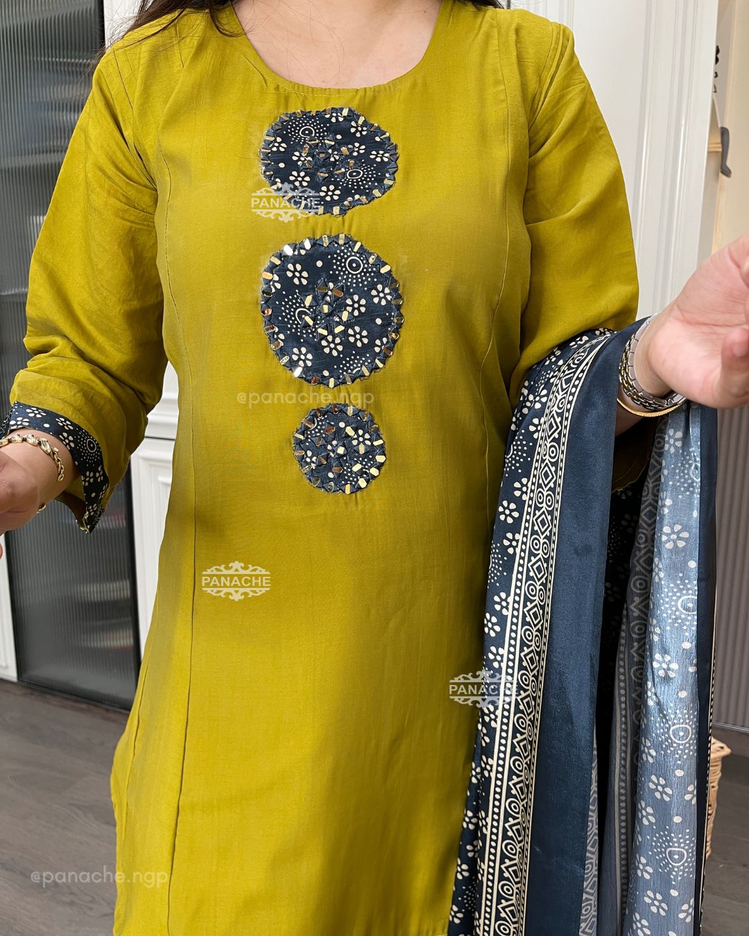 Bright Bandhani gajjis