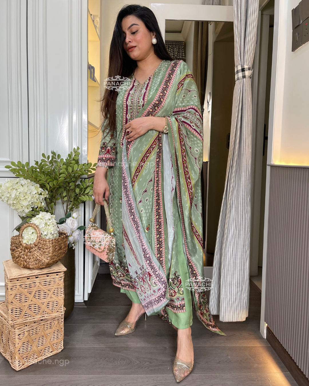 Printed chinnon set