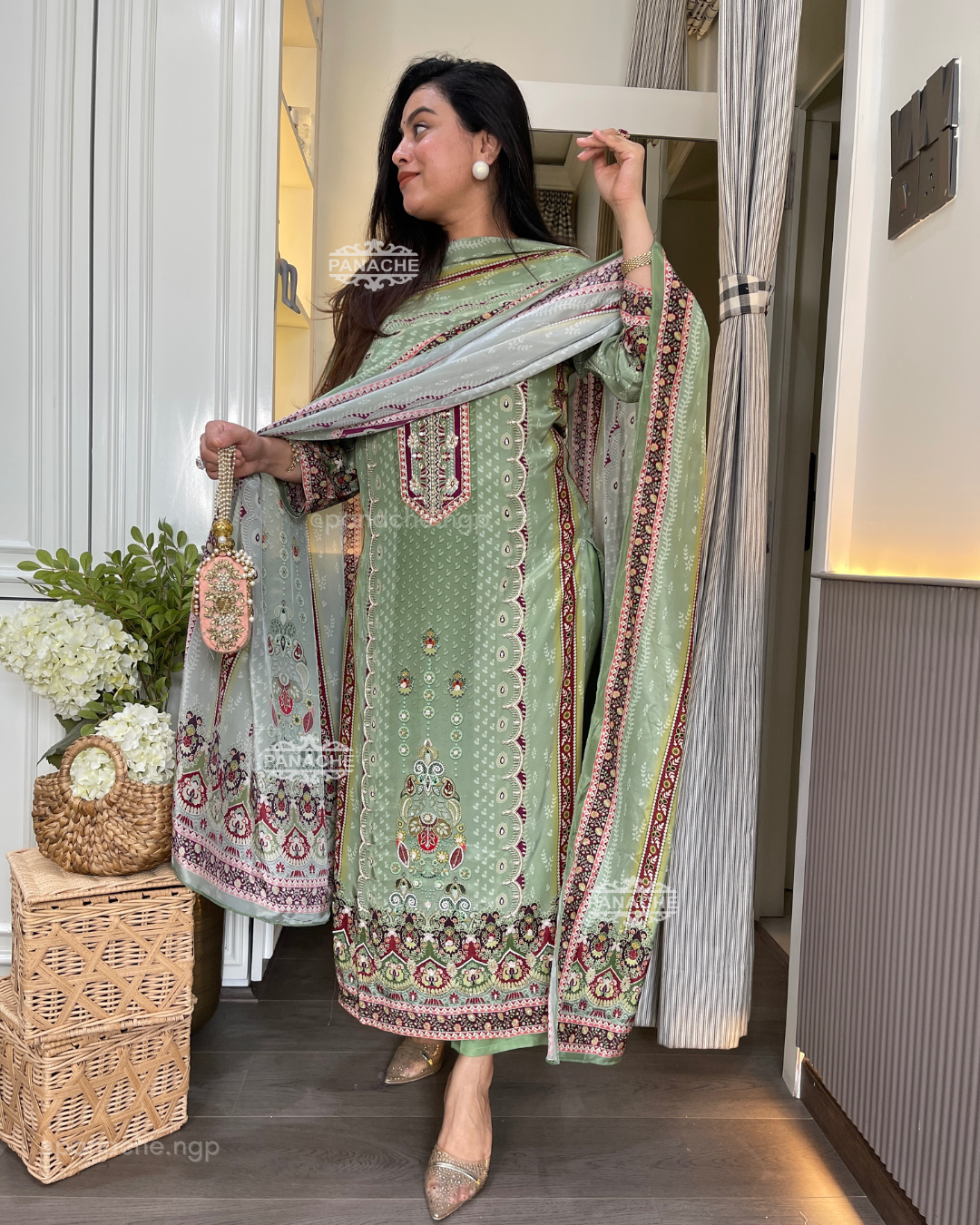 Printed chinnon set