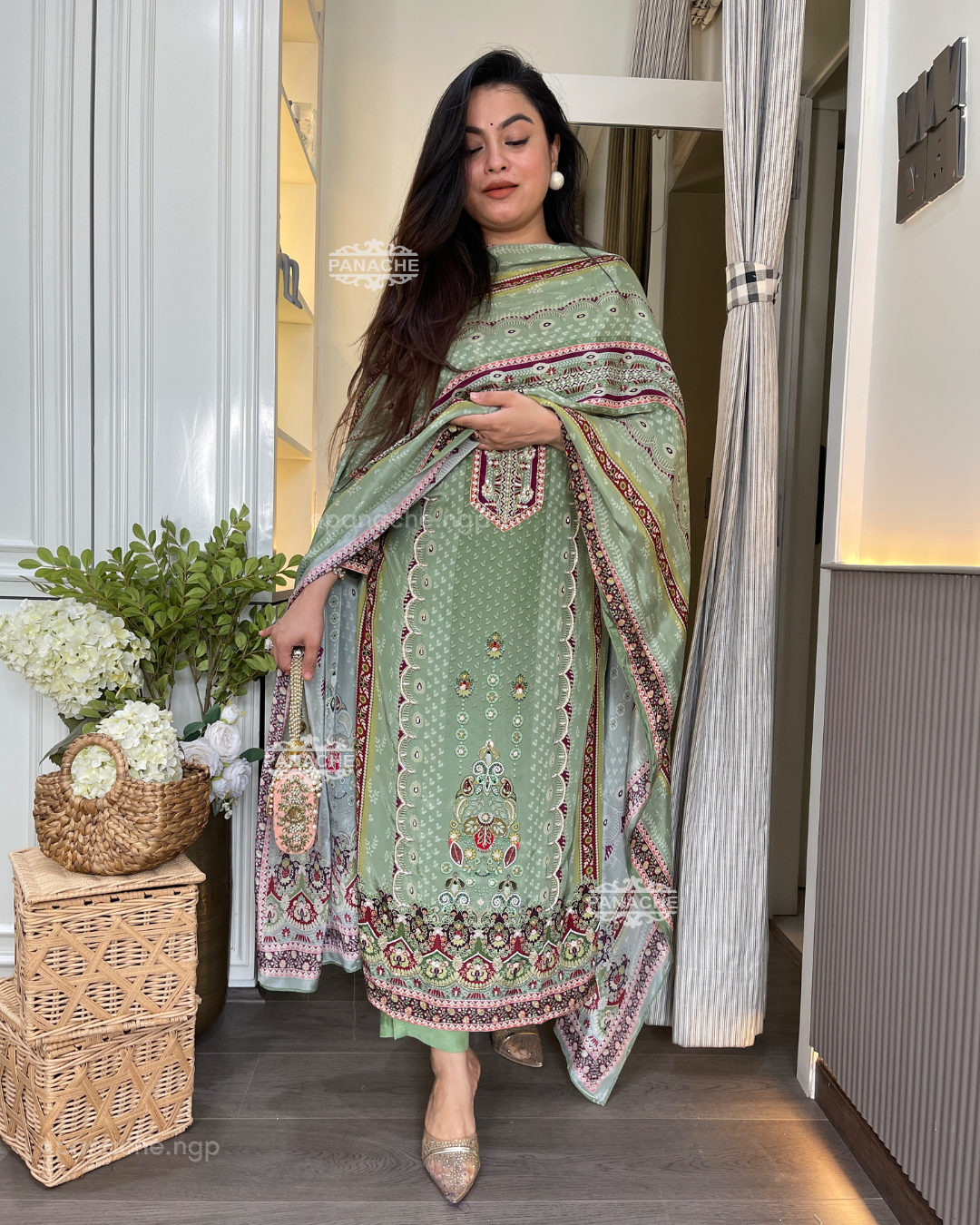 Printed chinnon set