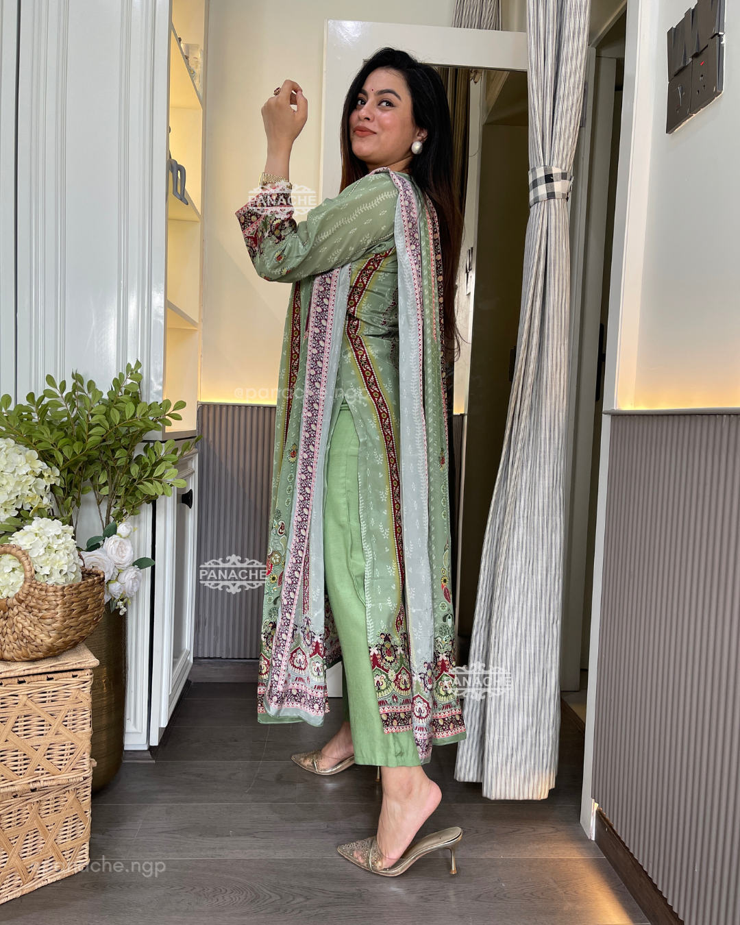 Printed chinnon set