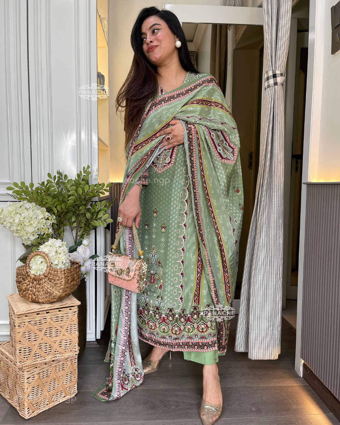Printed chinnon set