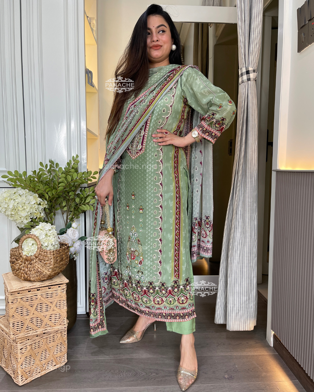 Printed chinnon set