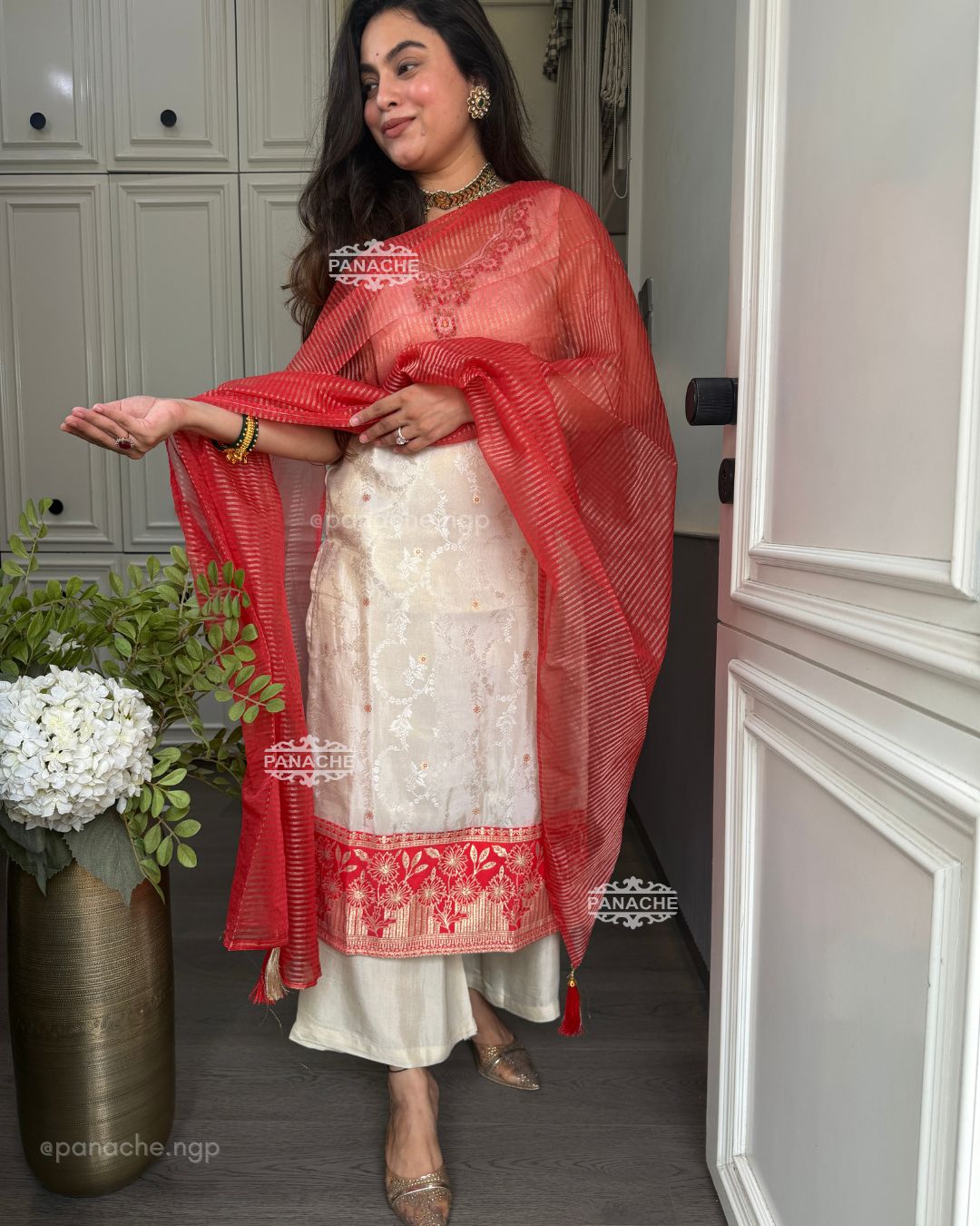 Handwork on neckline with Banarasi Daman | Ivory Pink