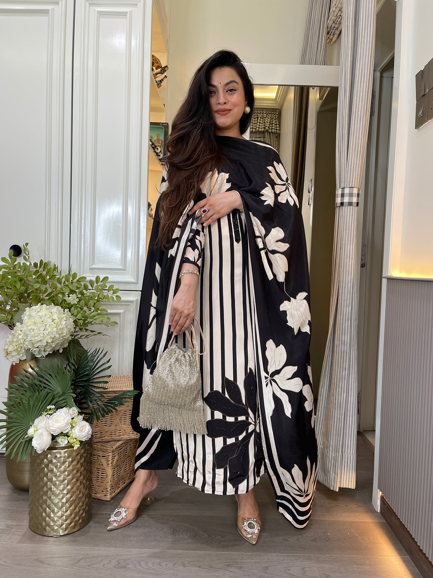 Monochrome pure crepe suit set