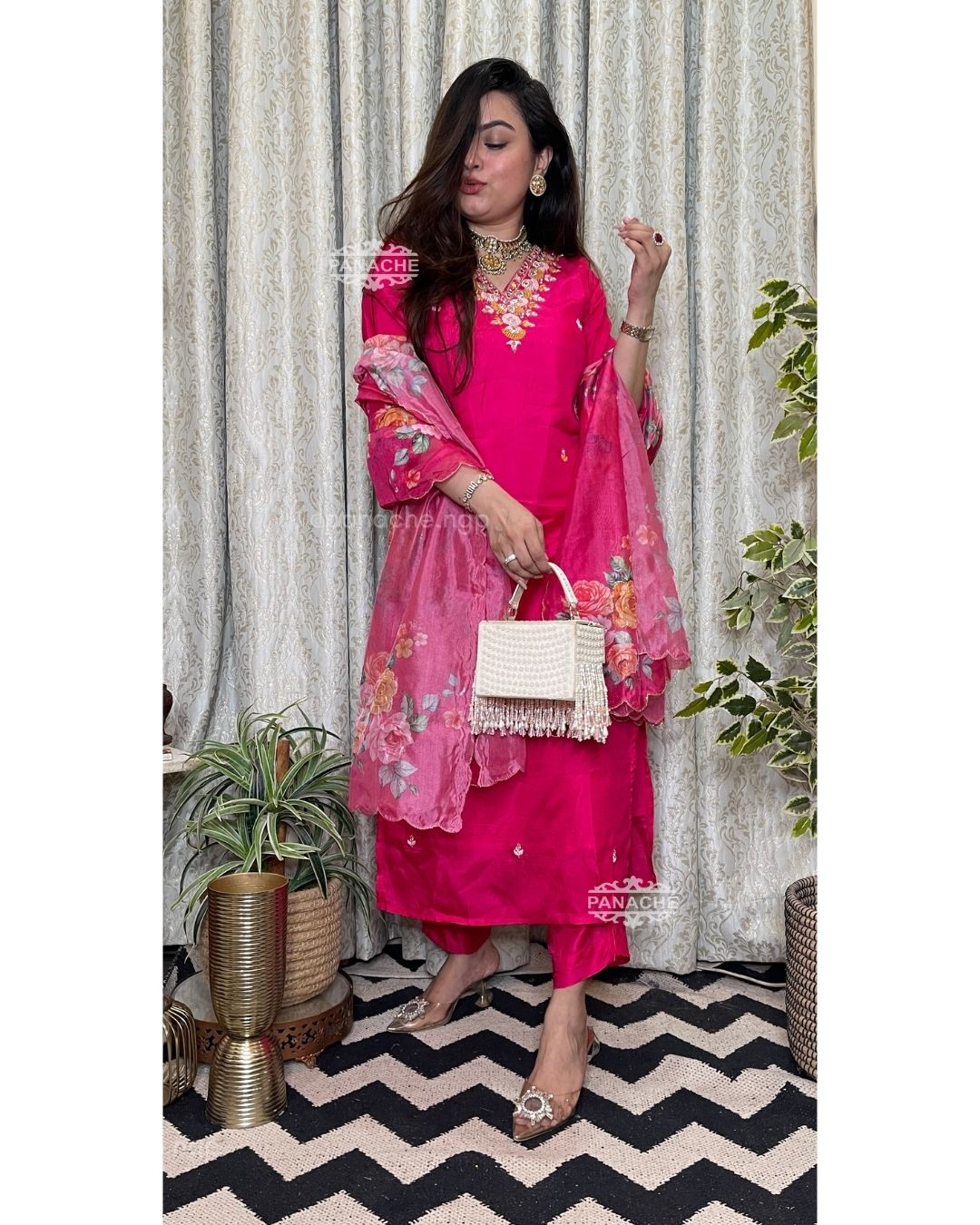 A Noori fuschia set