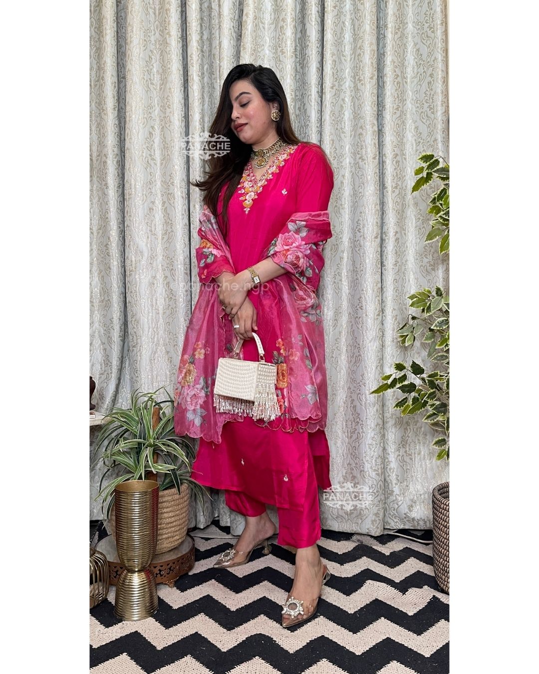 A Noori fuschia set