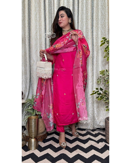 A Noori fuschia set