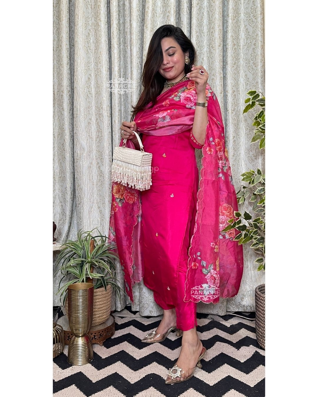 A Noori fuschia set