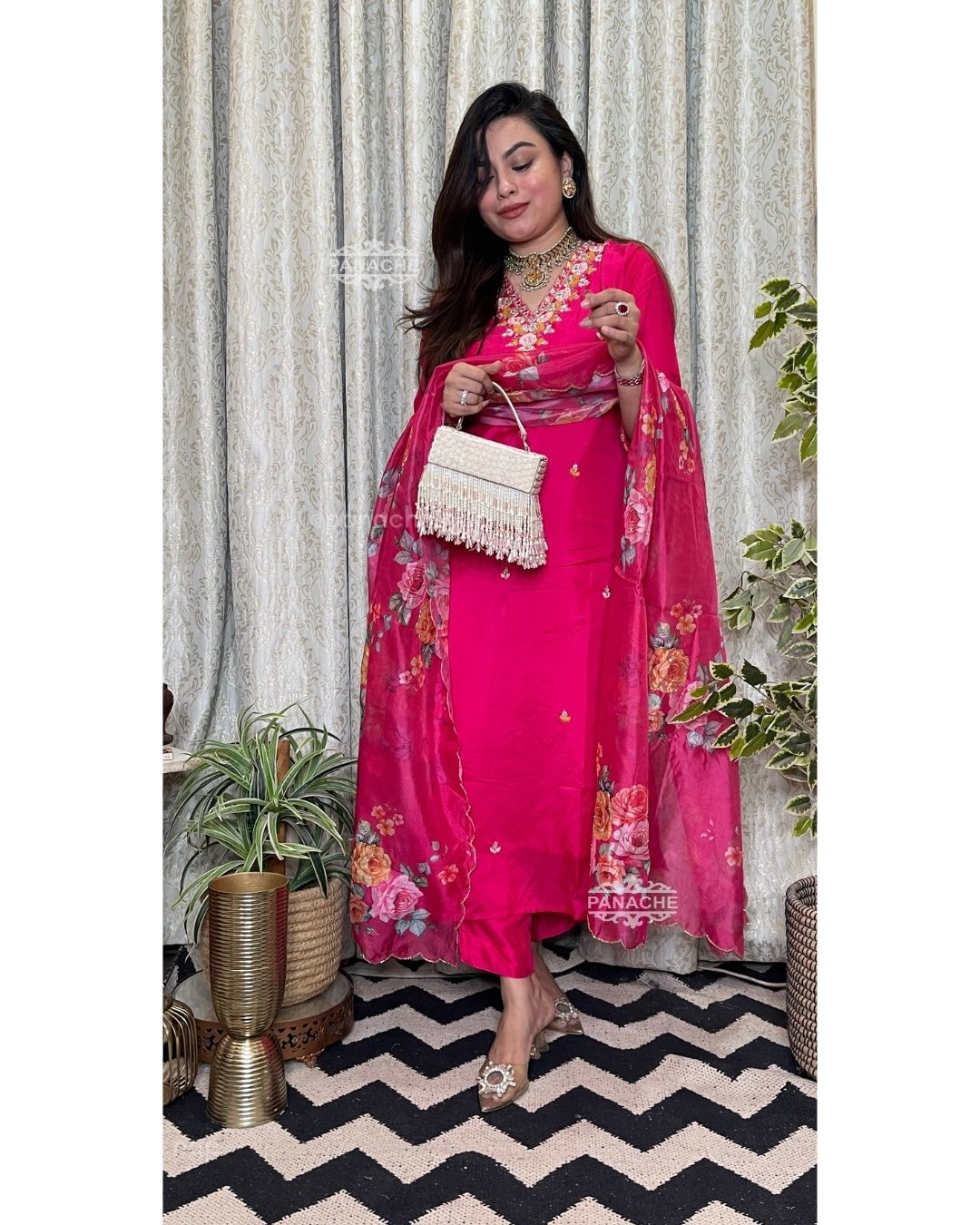 A Noori fuschia set