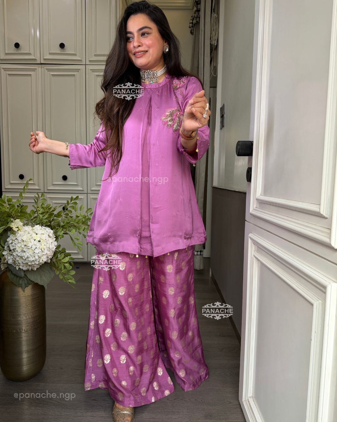 Lavnyaa Banarasi set