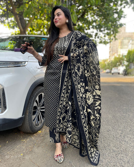 Monochrome daily wear cotton