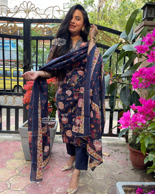 Print in print blue cotton set