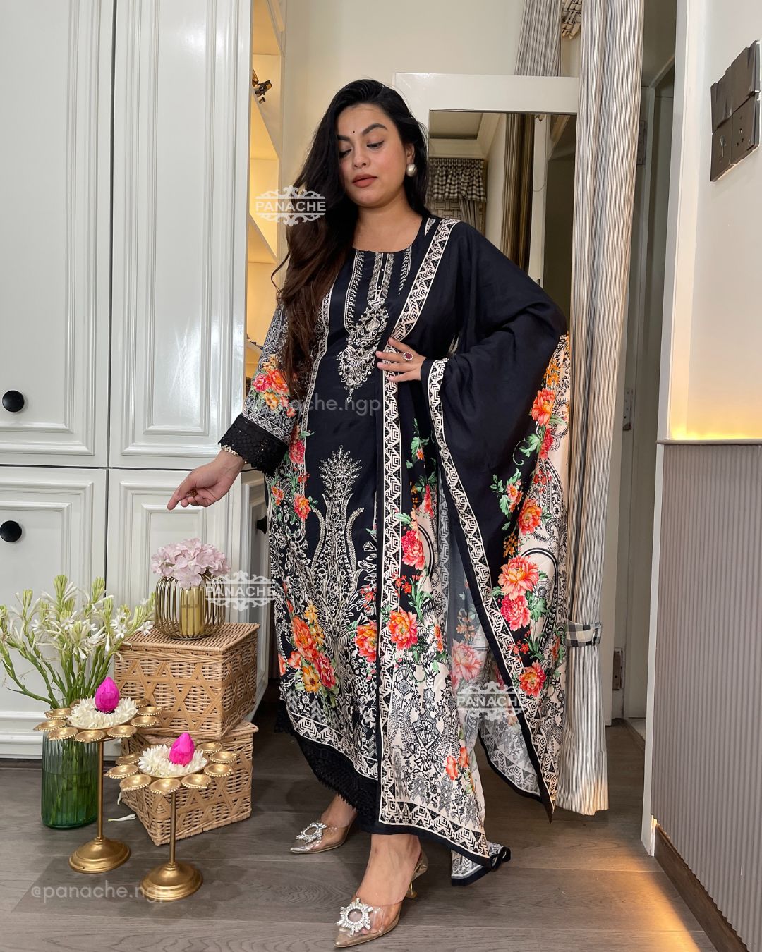 Karachi special monochrome set