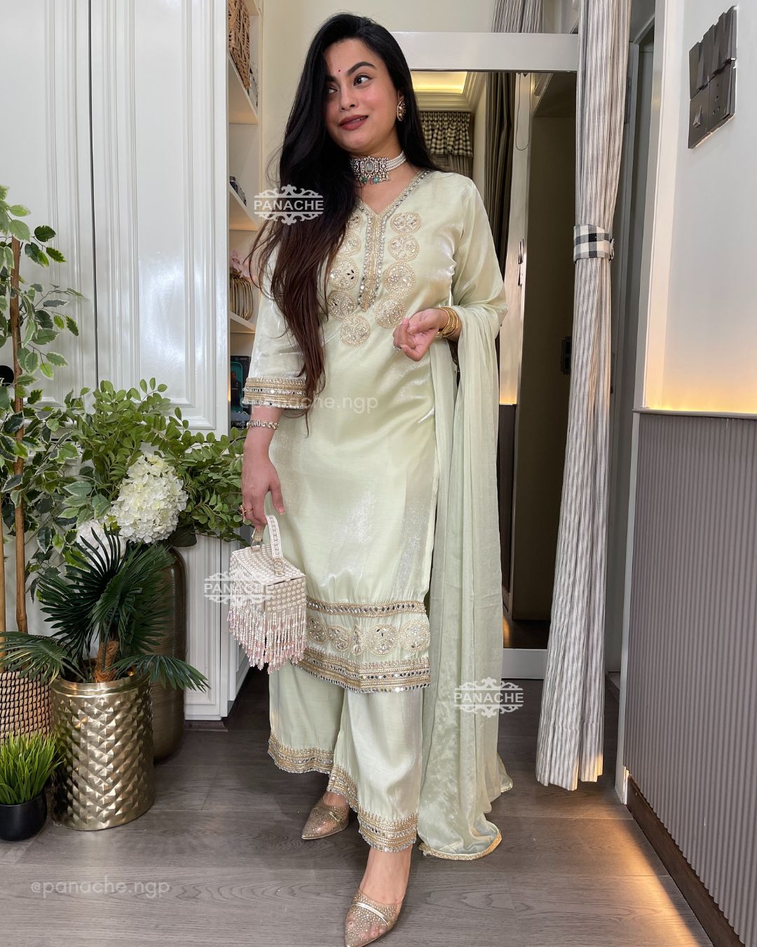 Pista embroidered set