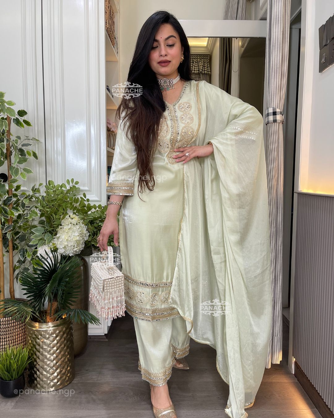 Pista embroidered set