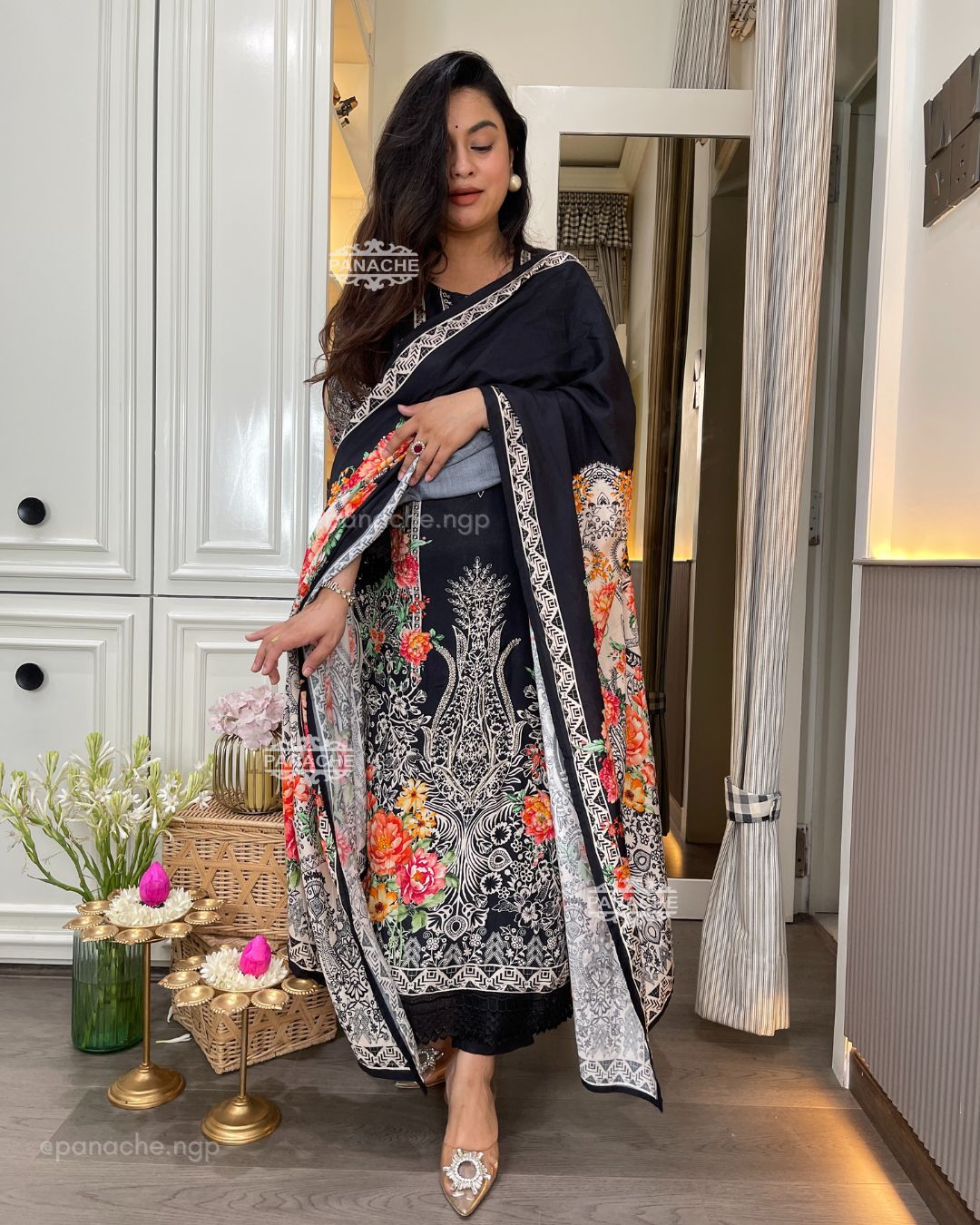 Karachi special monochrome set