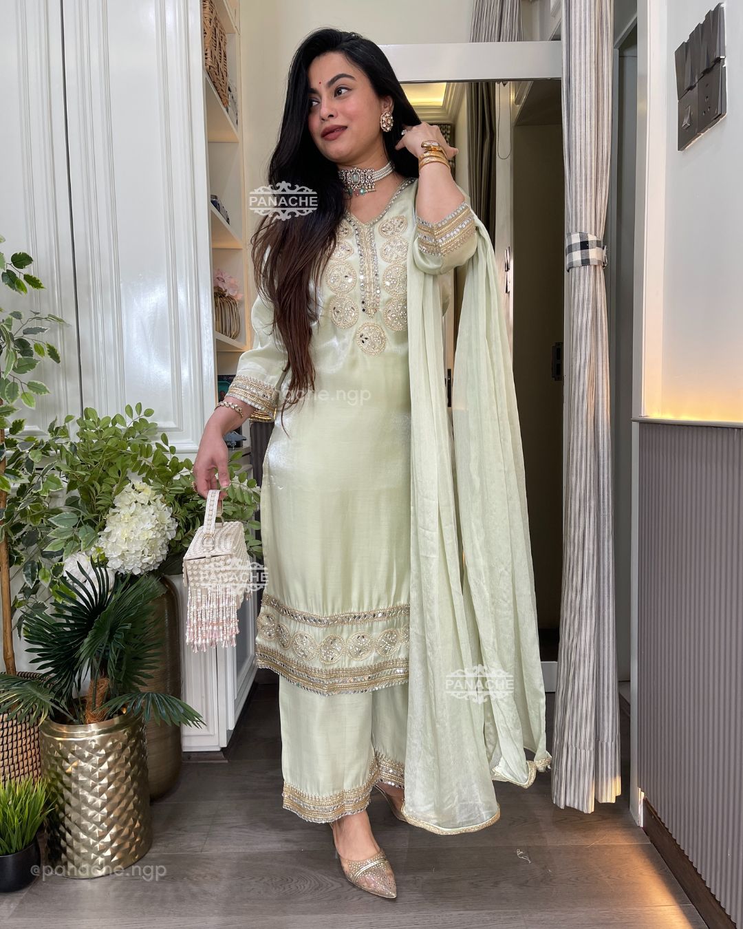 Pista embroidered set