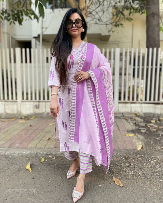 Print on print cotton set with shells and threads v neckline