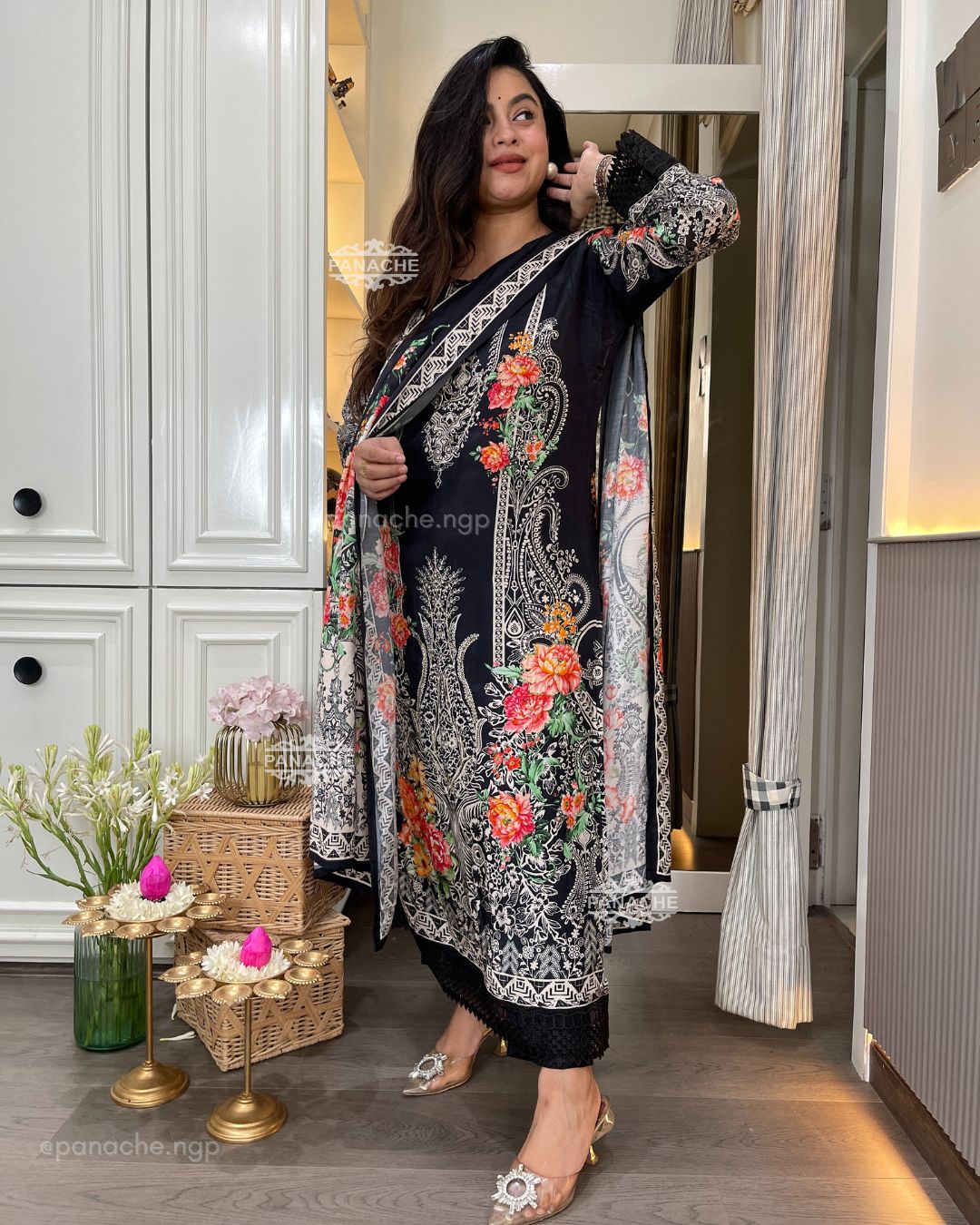 Karachi special monochrome set