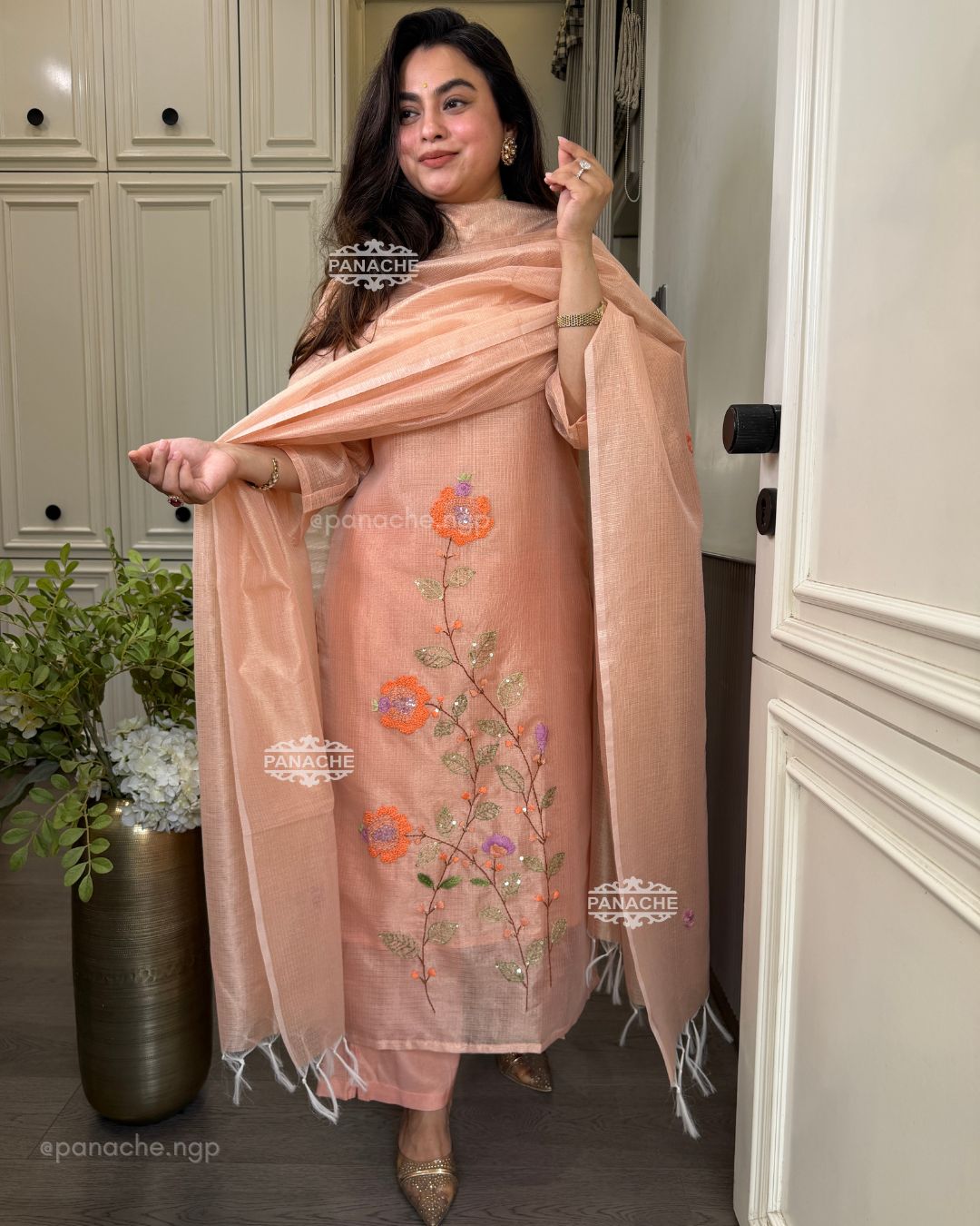 Aabroo katha suit set
