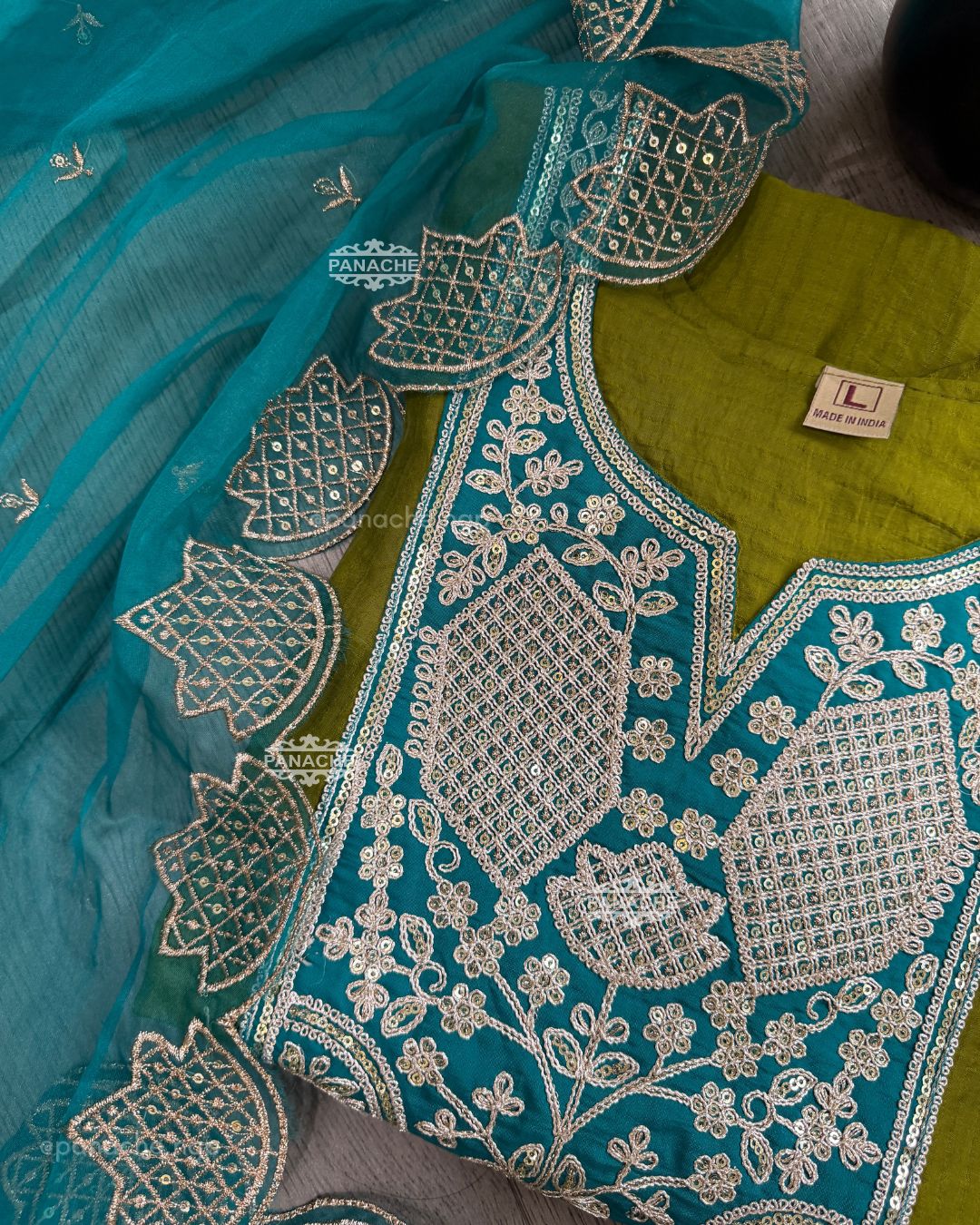 Appliqué contrast suit set
