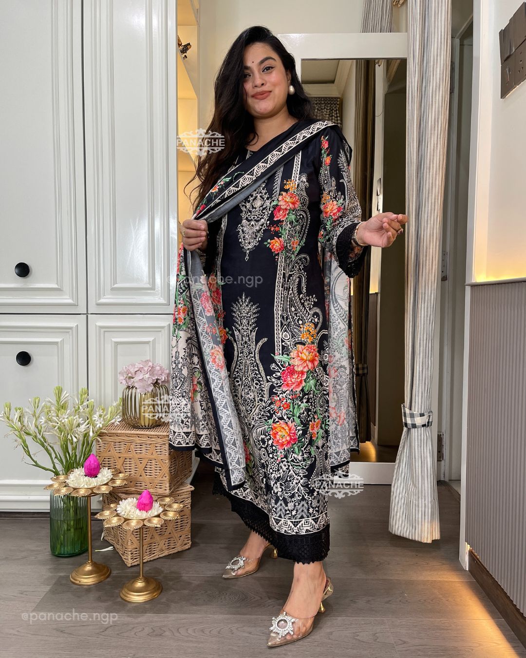 Karachi special monochrome set