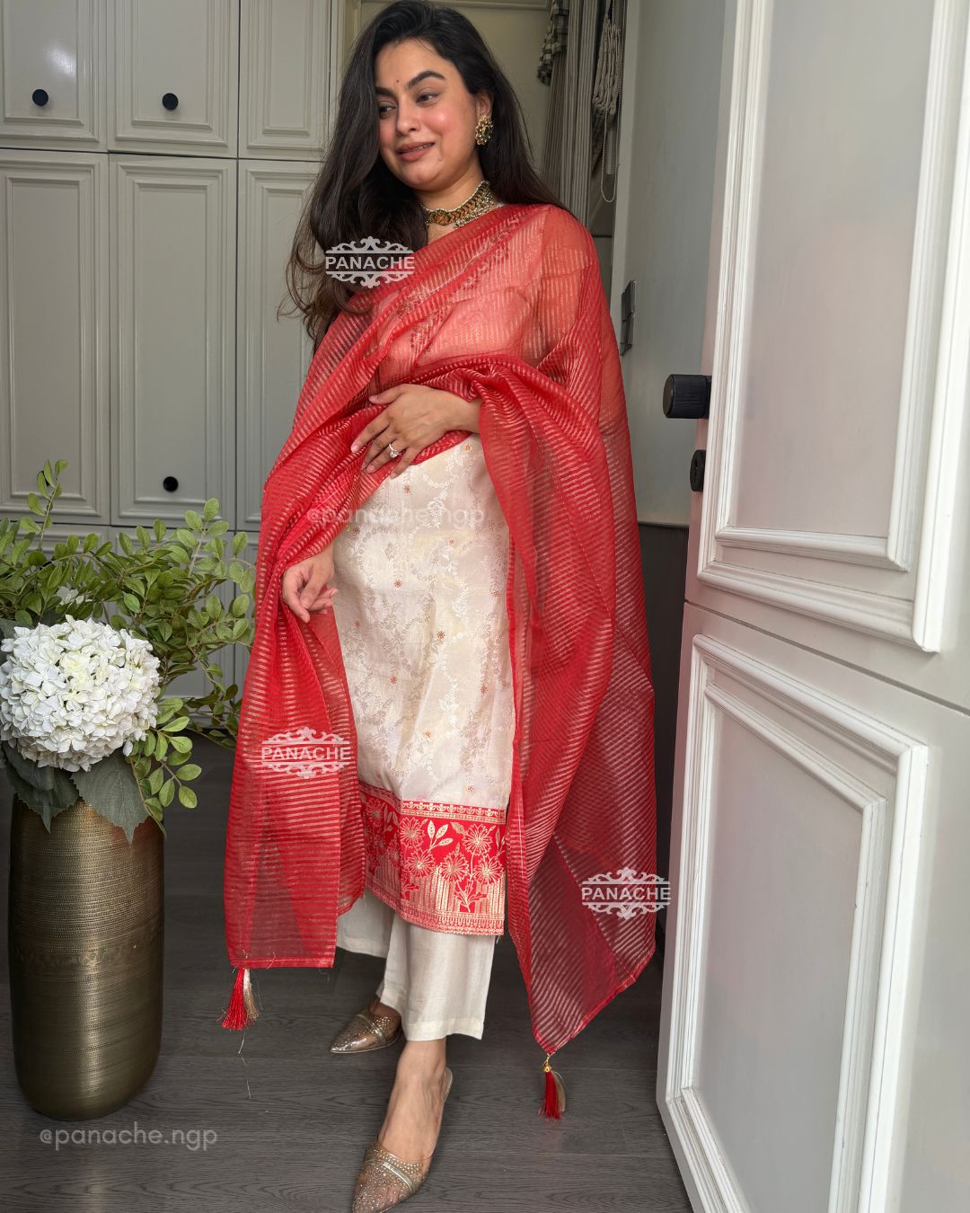 Handwork on neckline with Banarasi Daman | Ivory Pink