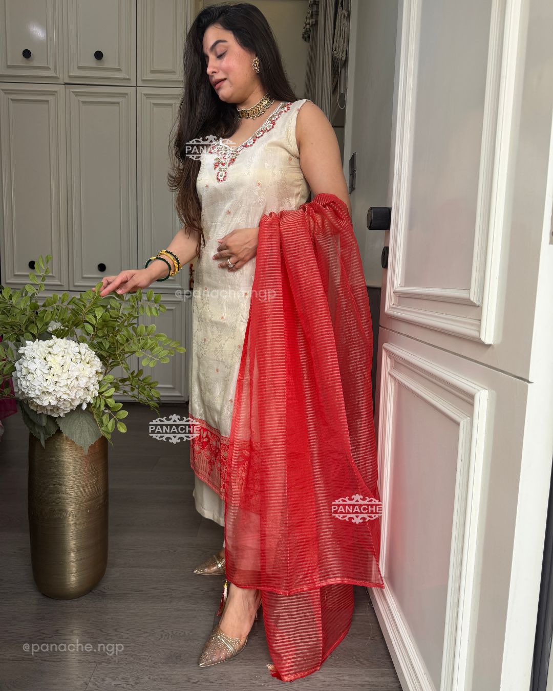 Handwork on neckline with Banarasi Daman | Ivory Pink