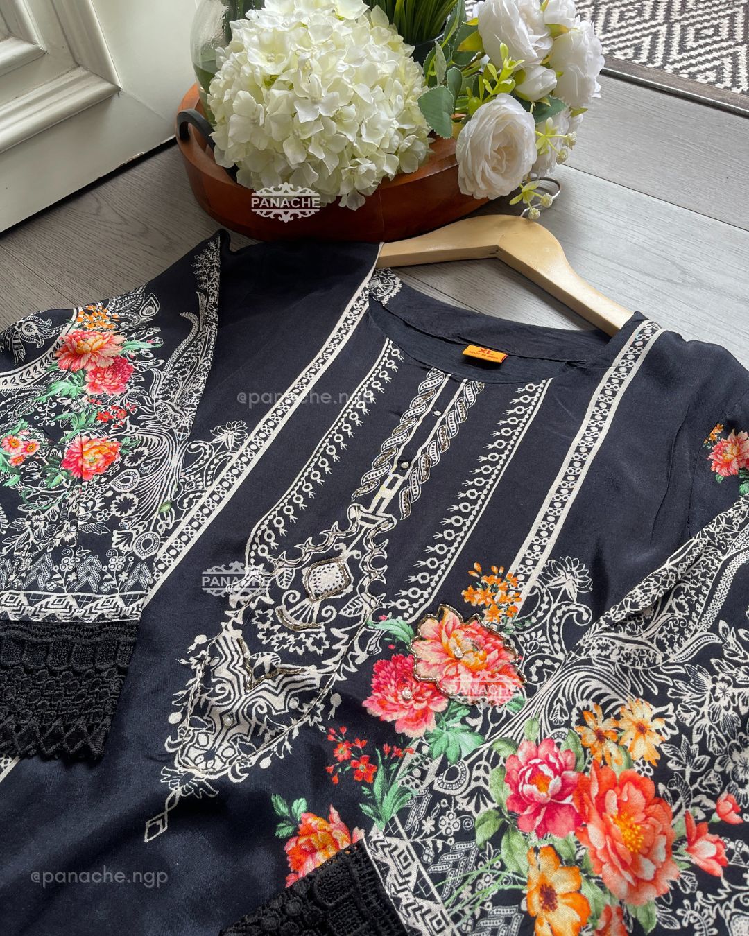 Karachi special monochrome set