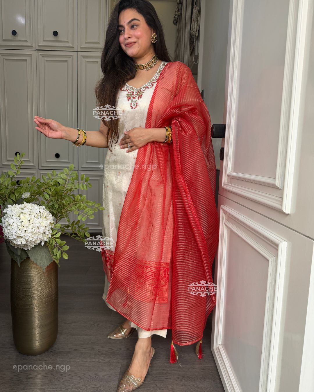 Handwork on neckline with Banarasi Daman | Ivory Pink