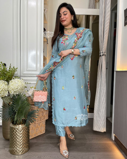Sky Rose garden set