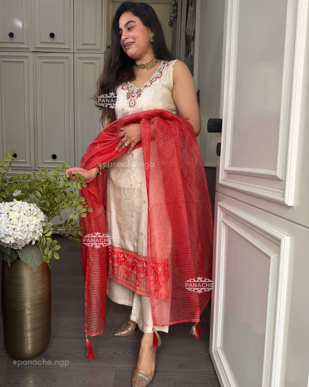 Handwork on neckline with Banarasi Daman | Ivory Pink