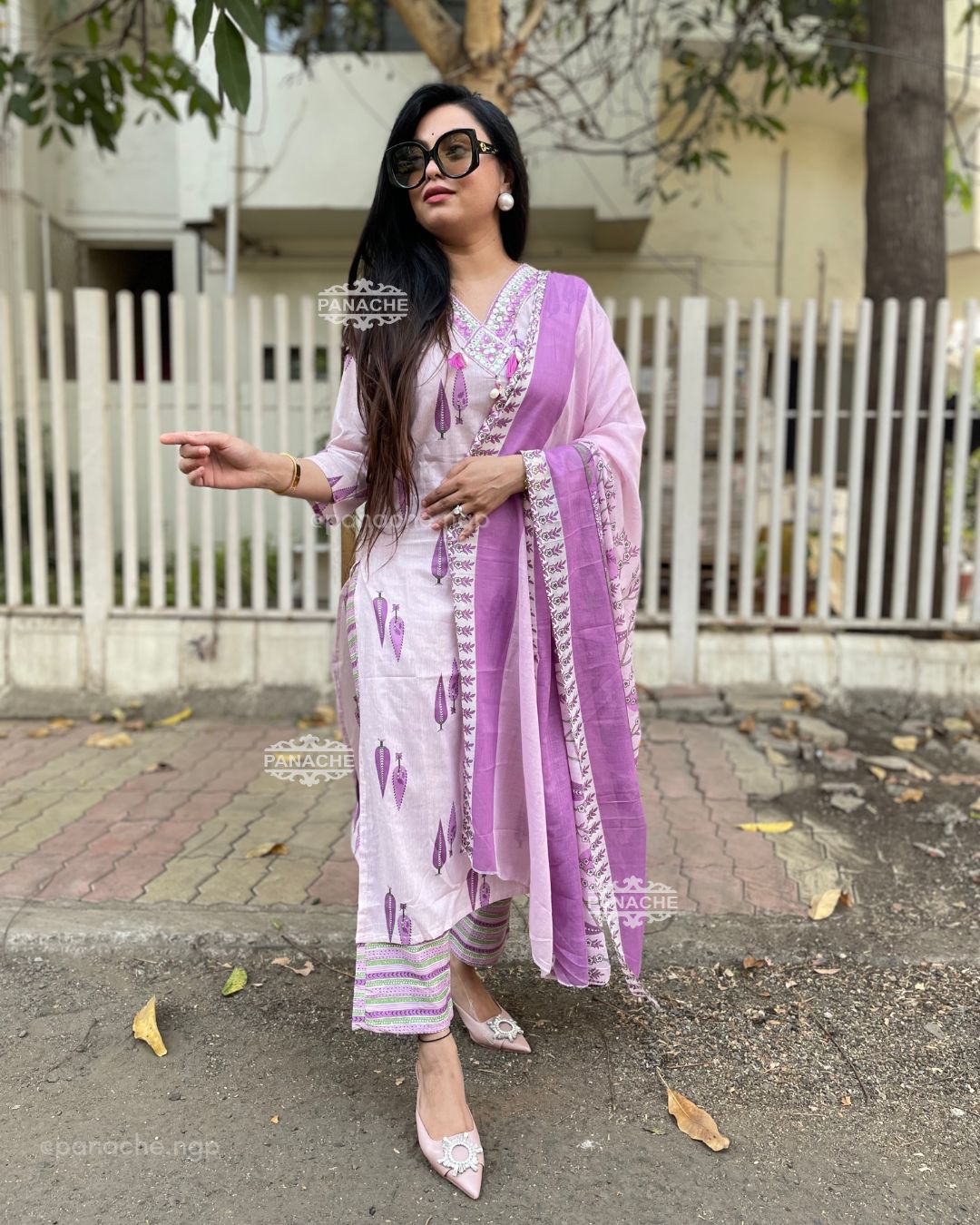 Print on print cotton set with shells and threads v neckline