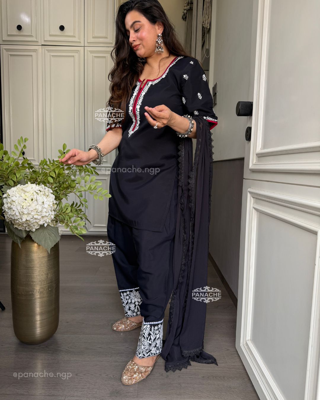 Monochrome farshi cottons