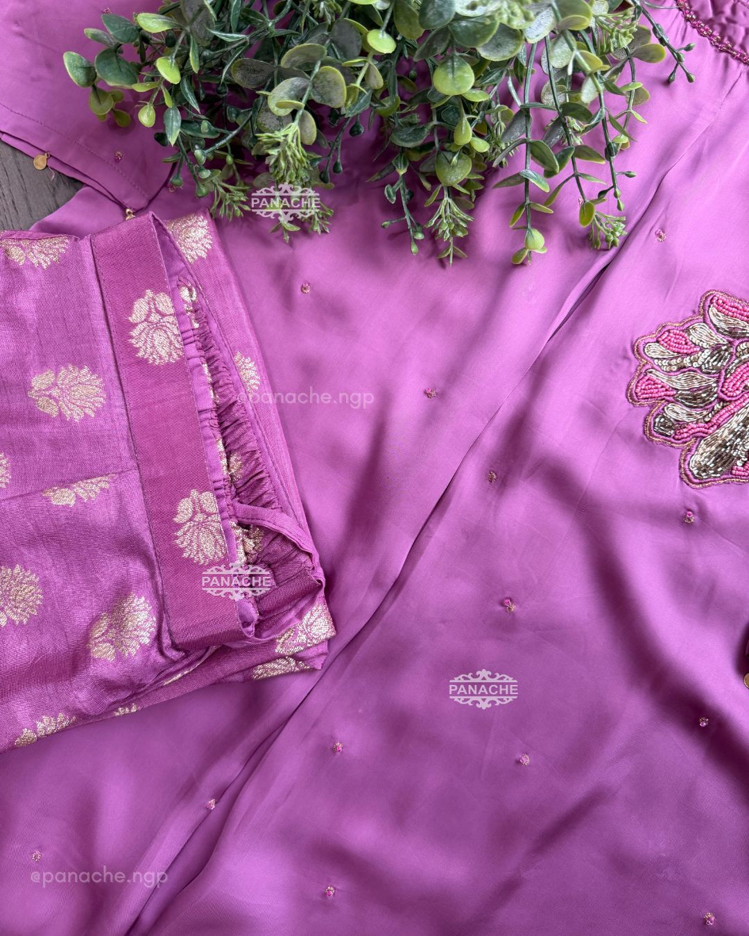 Lavnyaa Banarasi set