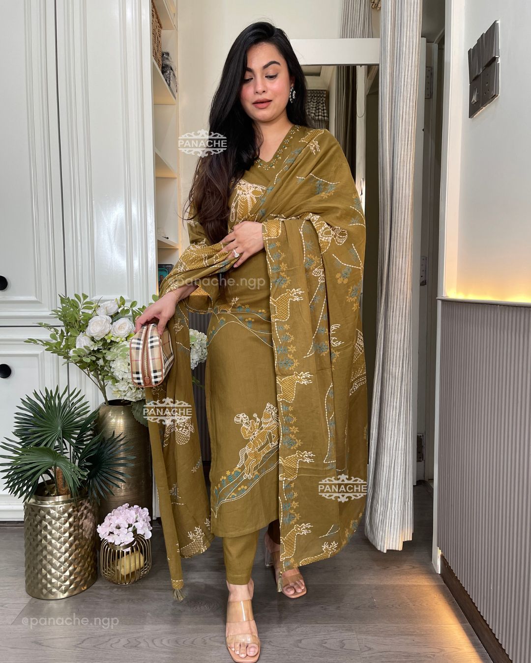 Unique mul suit set
