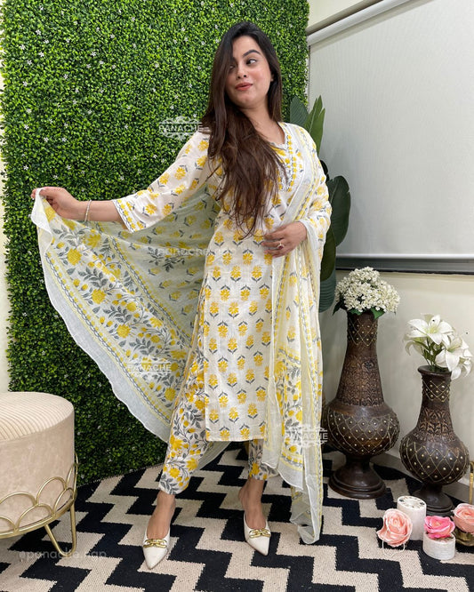 Budget Print on print yellow!