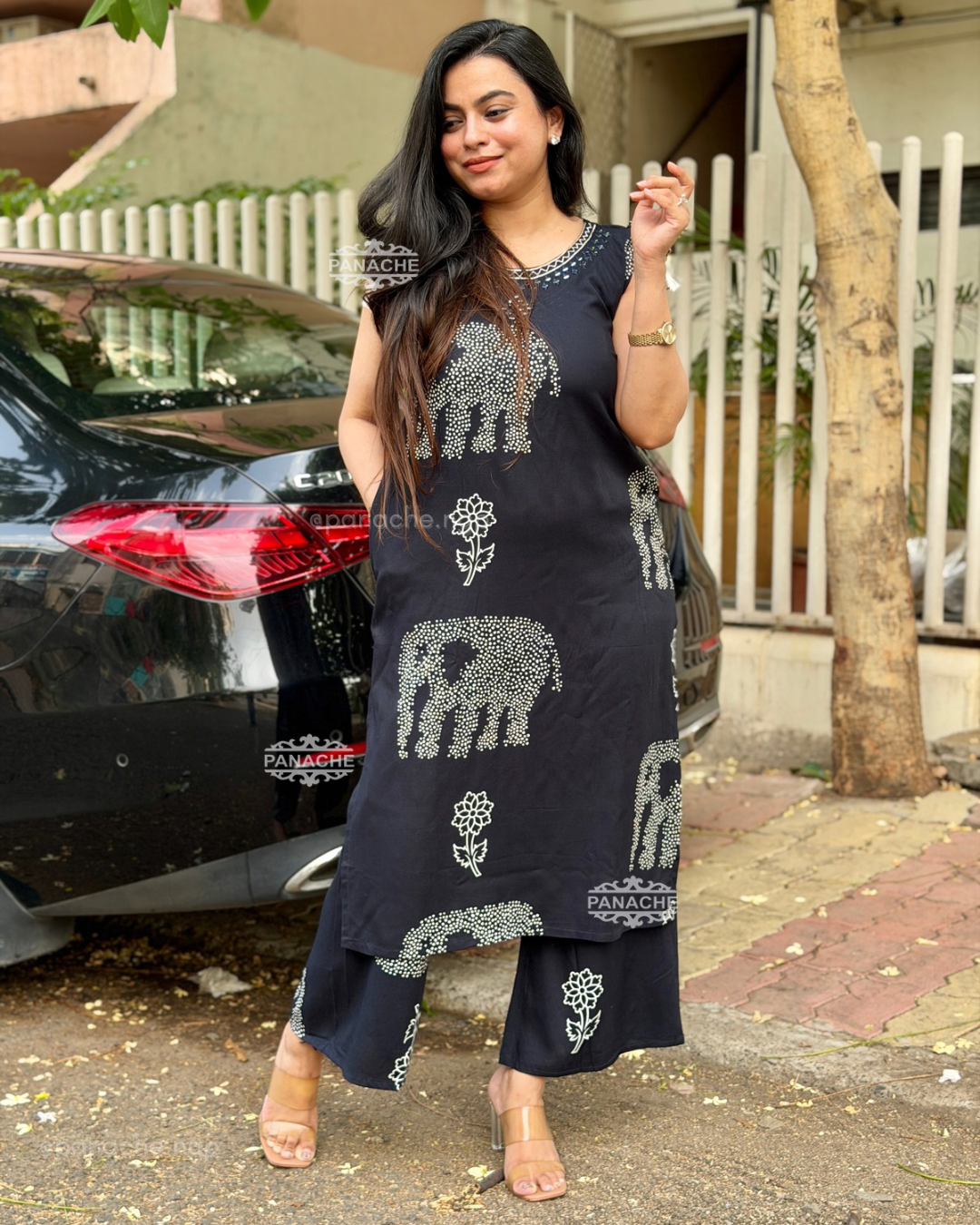 🛍️ Mirror work sleeveless coords