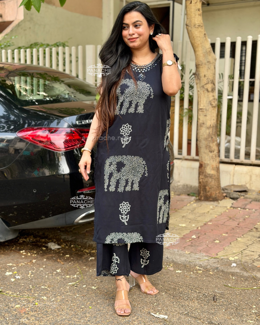 🛍️ Mirror work sleeveless coords