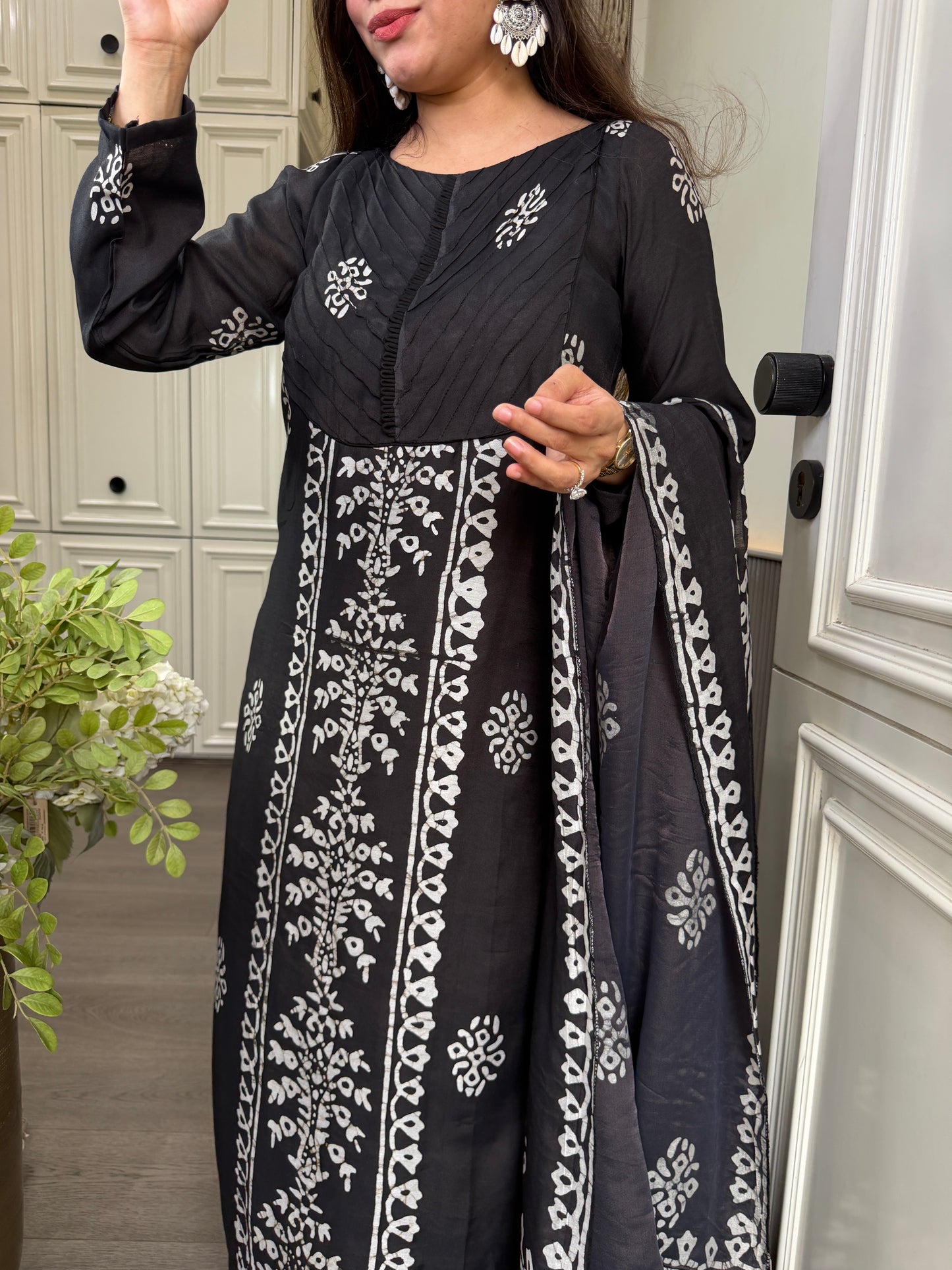 Black Gajji baatiks with mirror earrings