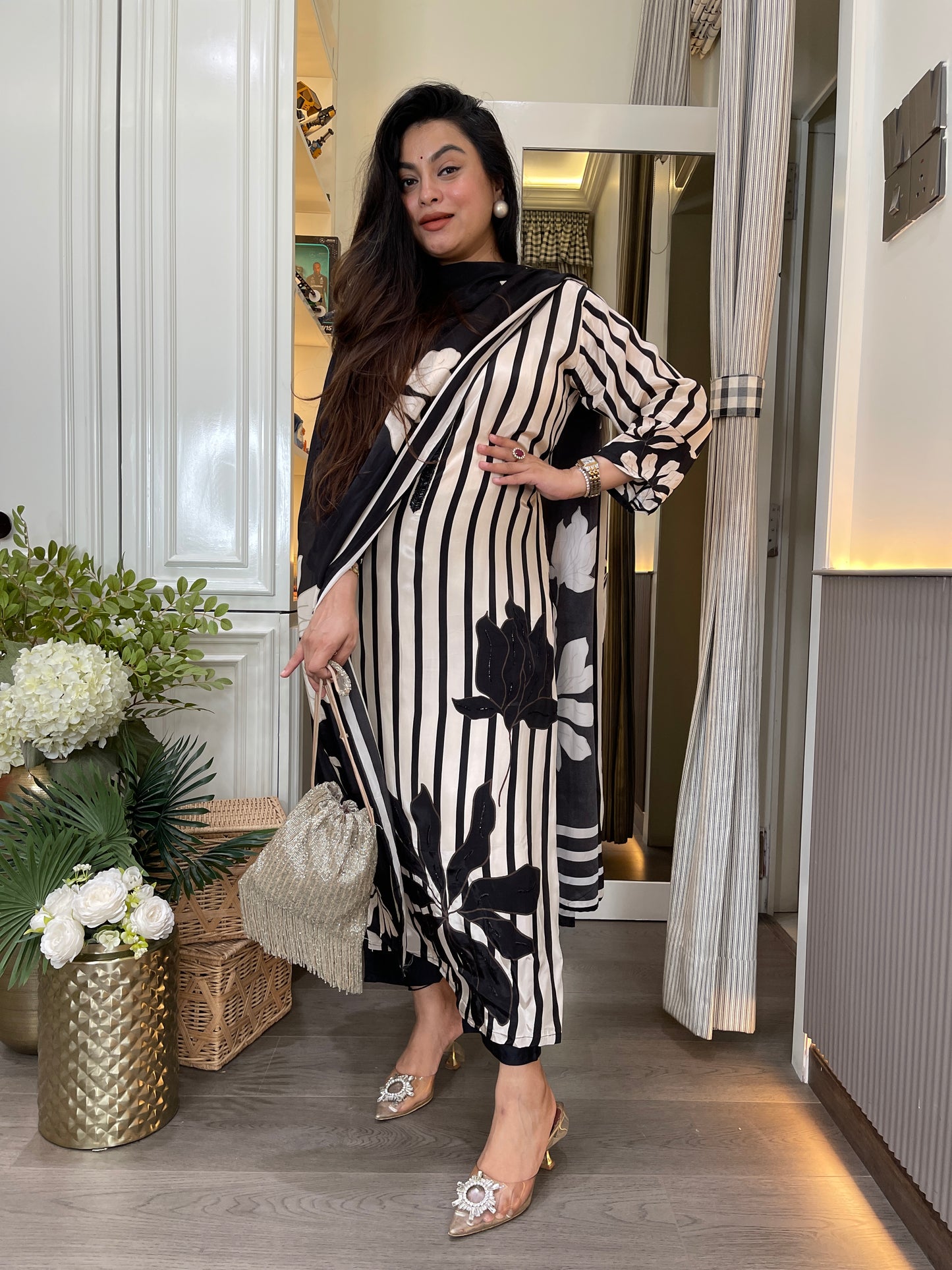 Monochrome pure crepe suit set